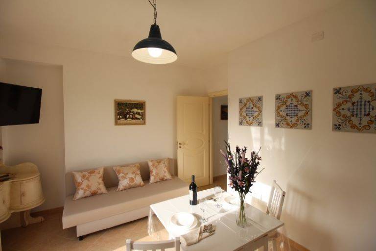 Villa with barbecue & yard — photo 3