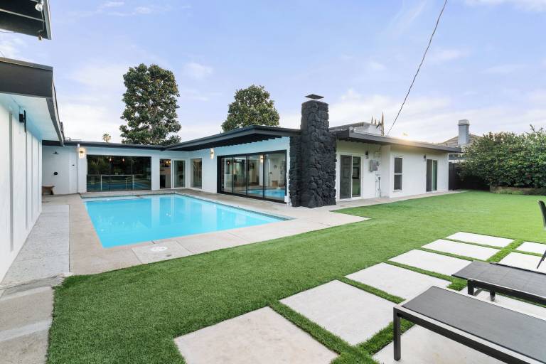 House  Granada Hills