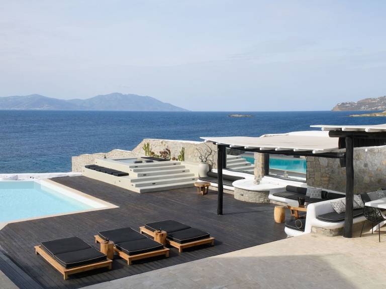 Vacation home with terrace, BBQ & yard — photo 4