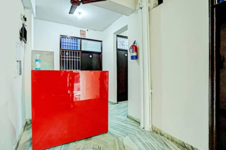 Goroomgo Raj hotel vip Noida — photo 3