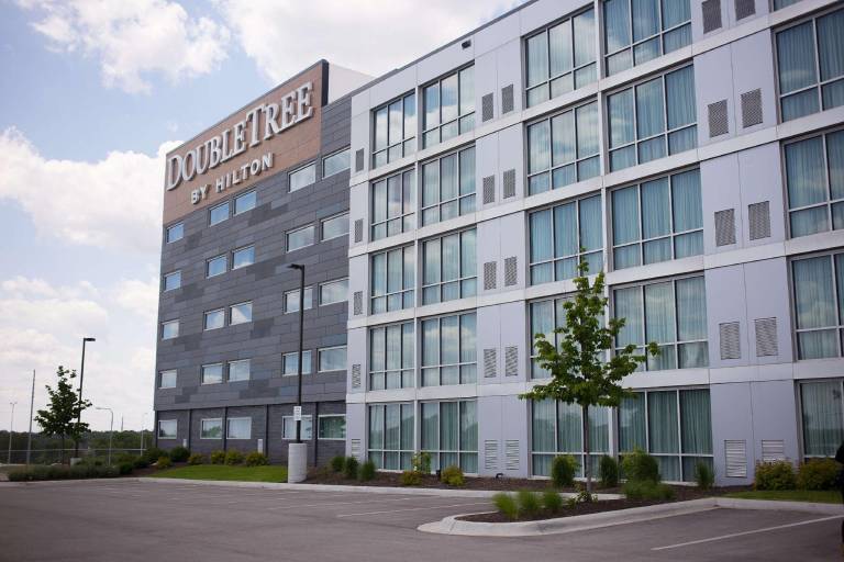DoubleTree by Hilton Omaha Southwest — photo 4