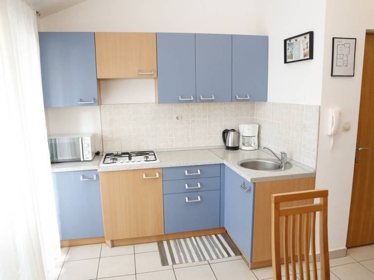 Rental apartment with yard & terrace — photo 4