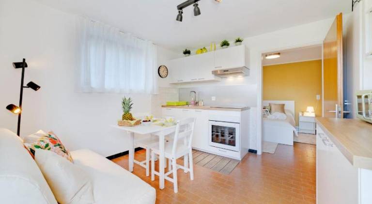 Holiday apartment with garden — photo 2