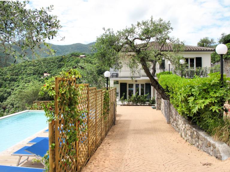 Fully equipped wonderful apartment with pool, garden & patio | Sea view | Pets allowed — photo 3