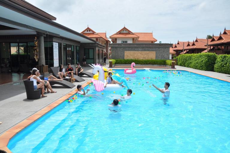 Beautiful house with pool | Good for workation | Pet-friendly in Sattahip
