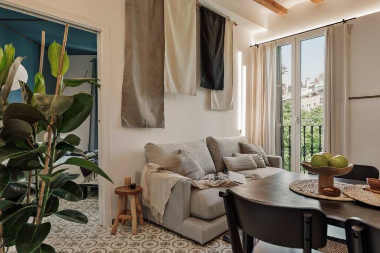 Apartment with yard | Next to Magic Fountain of Montjuïc — photo 2