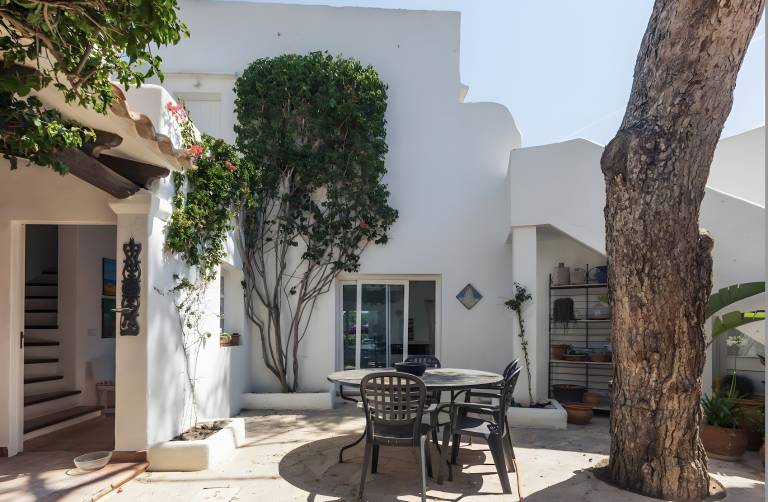 Child-friendly spacious villa with yard, private pool & fast internet | Sea view | Close to the beach | Good for workation | Dogs allowed — photo 4