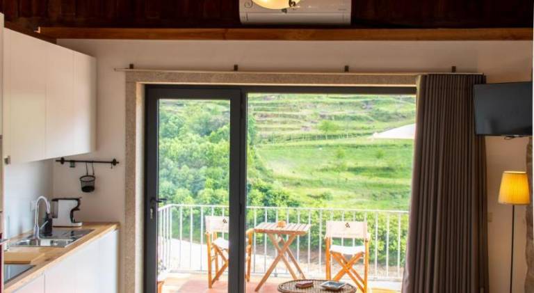 Villa with yard, patio & BBQ | Pets allowed — photo 2