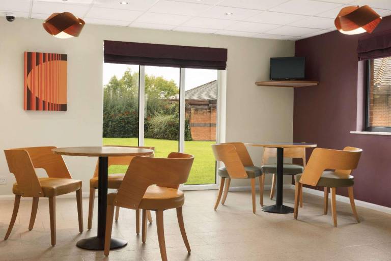 Days Inn by Wyndham Warwick North M40 — photo 3