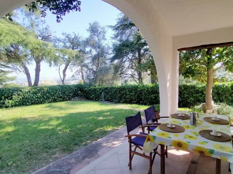 Villa with yard & grill — photo 5