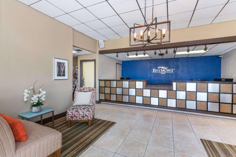 Baymont by Wyndham Sarasota — photo 4