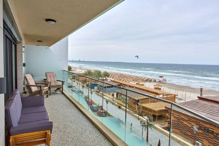 Apartment with pool — photo 3