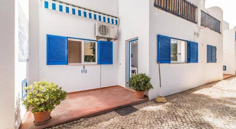 Nice Terrace and Pool Alvor Flat — photo 4