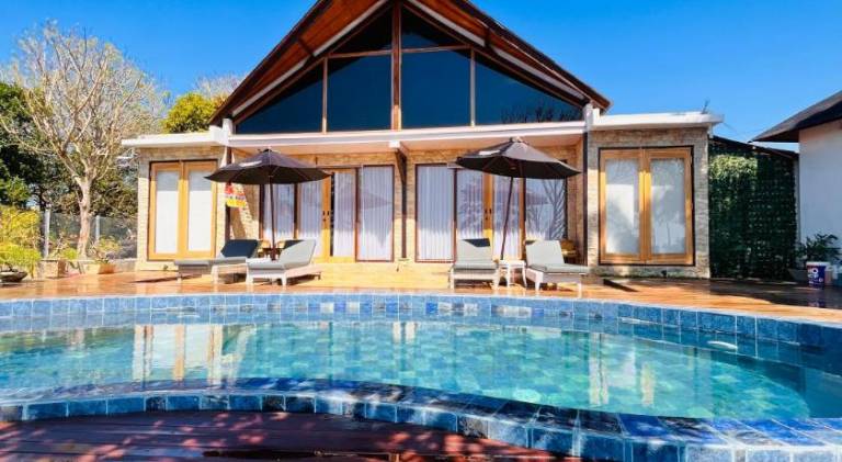 Villa with pool — photo 3
