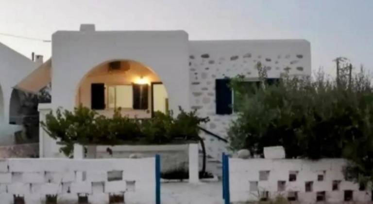 Holiday apartment with yard & terrace | Next to the beach | Pets allowed in Paros