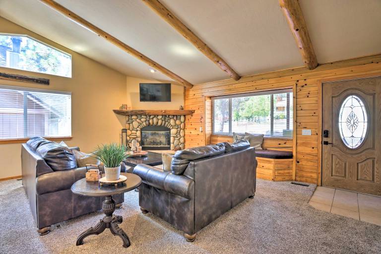 Pet-Friendly Big Bear Cabin  6 Mi to Ski Resorts! — photo 5