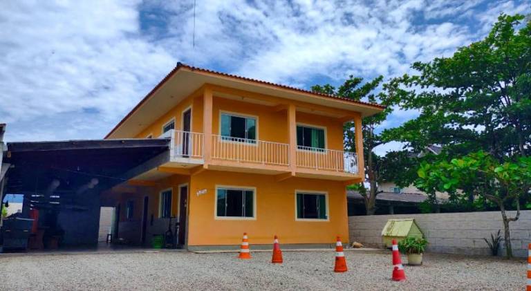 Genesis Beach Hostel! Quartos compartilhados e privativos na Pinheira in Palhoça