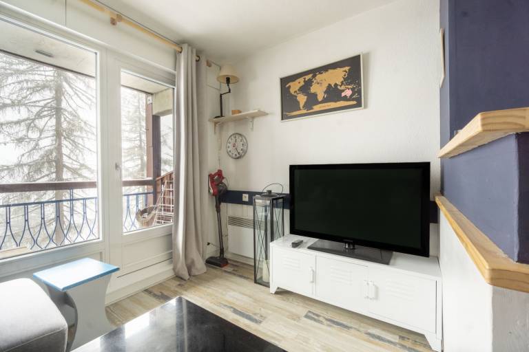 Charming Arc 1800 Apartment with Pool and Stunning View — photo 5