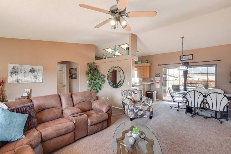 Pool & Hot Tub: Pet-Friendly Lake Havasu Home! — photo 3