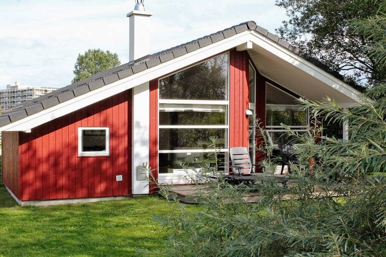 Fully equipped vacation home with sauna & patio | Pet-friendly — photo 2