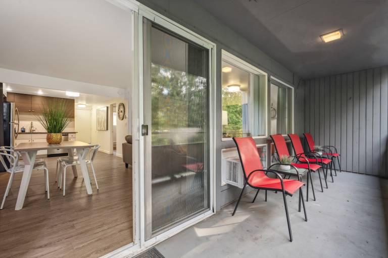 Apartment with terrace & garden — photo 4