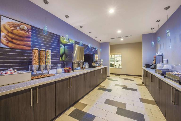 La Quinta Inn & Suites by Wyndham Enid — photo 4