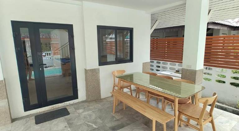 House with barbecue, yard & private pool — photo 4
