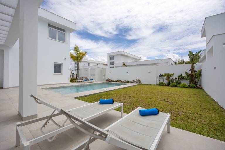 Villa with garden, private pool & fast internet | River view — photo 3