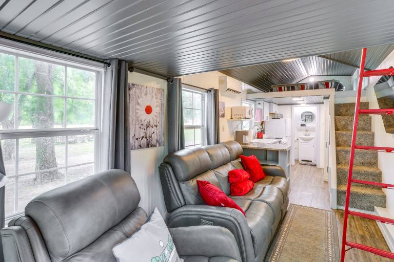 Swim On-Site: Riverfront Studio in Mountain View! — photo 5