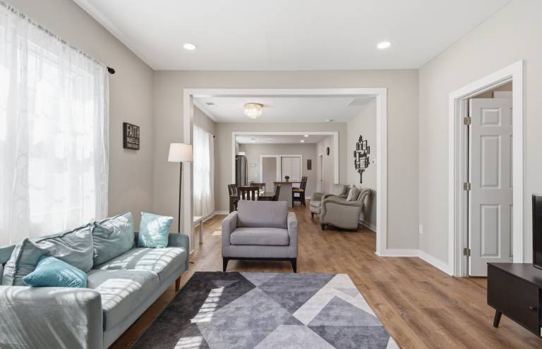 New Listing! The Landing Pad - 8 minutes to ATL Airport! — photo 3