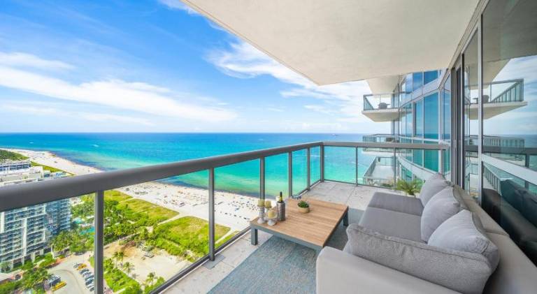 Family-oriented serviced apartment with jacuzzi, garden & sauna | Near Miami Beach Botanical Garden | Beach nearby | Suitable for remote work | Pets are welcome — photo 3