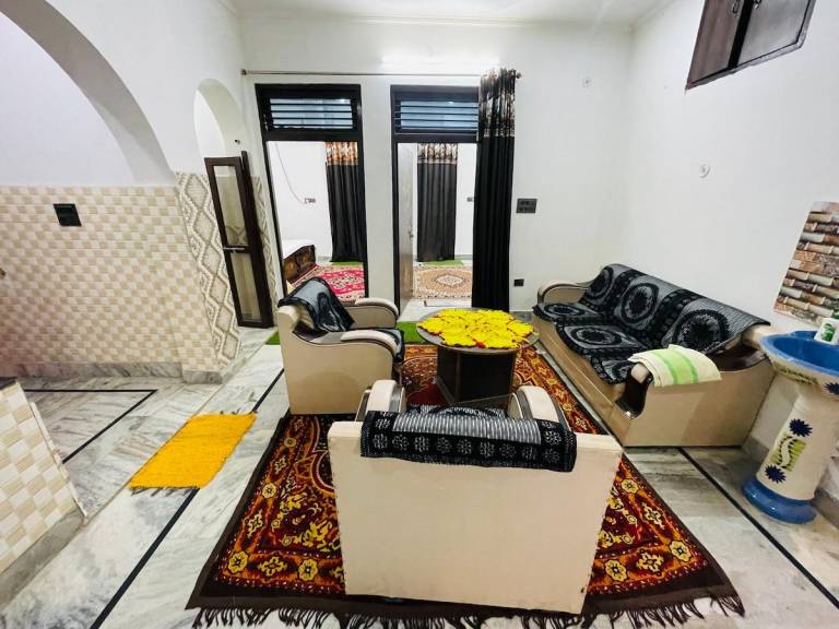 Nice vacation home | Pet-friendly in Vrindavan