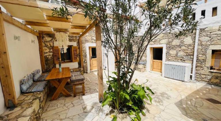 Apartment with terrace & garden | Pet-friendly in Heraklion
