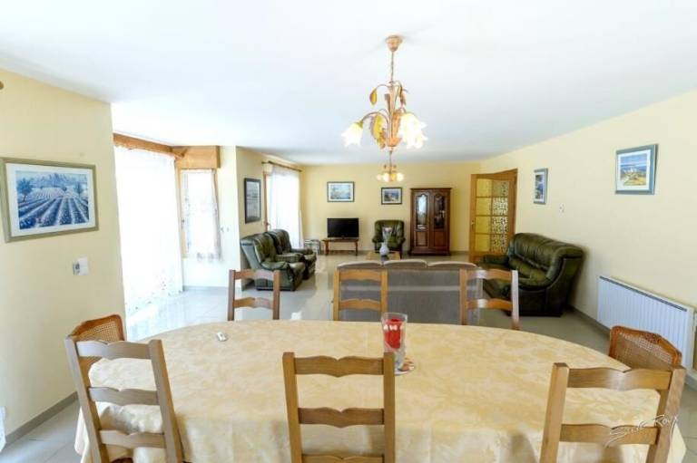 Family-friendly nice villa with barbeque, yard & patio | Pool view | Beach nearby | Dogs allowed — photo 4