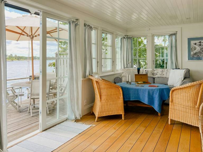 Vacation home with terrace, yard & BBQ | Water view — photo 4
