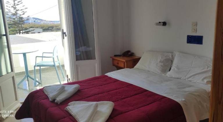 Serviced apartment with garden & patio — photo 3