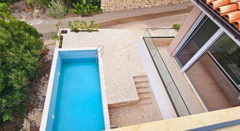Villa with pool — photo 3