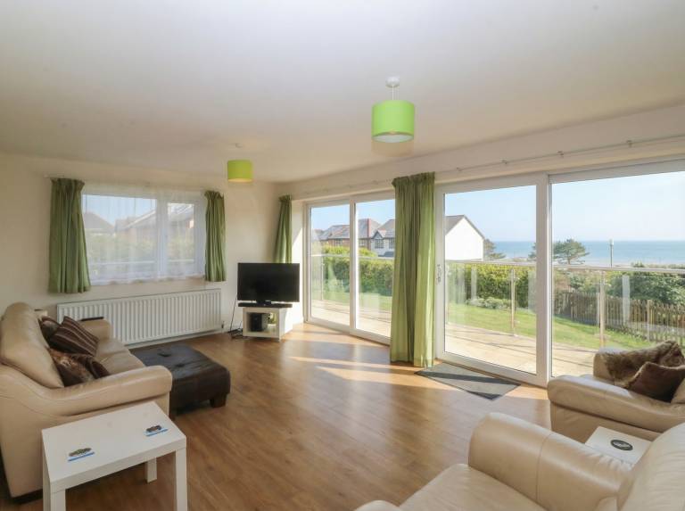 Cottage with garden | Beach view — photo 4