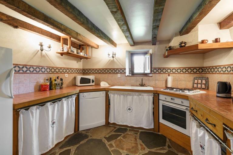 Children-friendly villa with patio, grill & yard | Pets allowed — photo 4