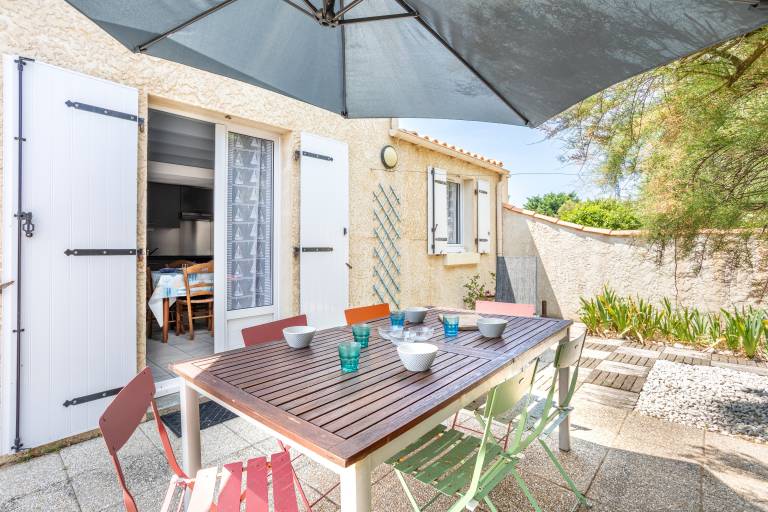 Holiday Home in Saint-Denis d'Oléron – Peaceful Haven with Enclosed Garden, Steps from the Sea in Rochefort