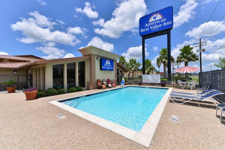 Americas Best Value Inn Angleton — photo 3