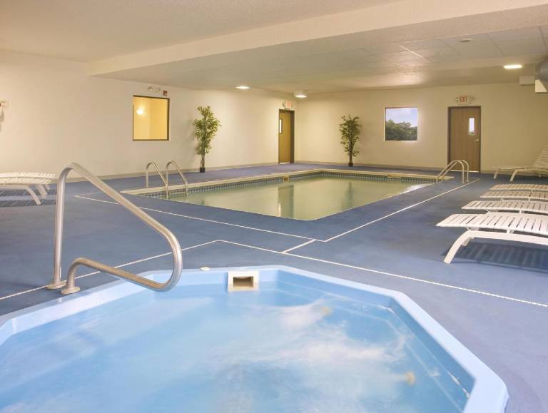 Americas Best Value Inn Gaylord — photo 4