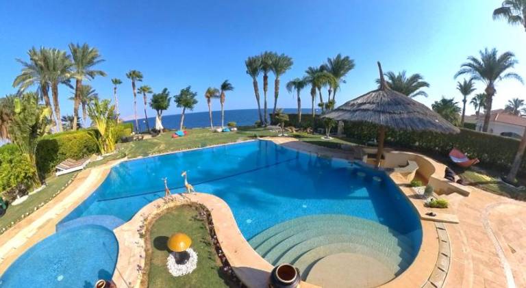 Villa with pool — photo 2