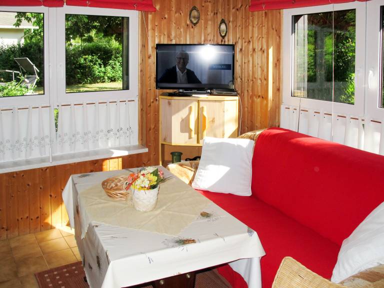 Holiday apartment with garden, barbecue & patio — photo 2