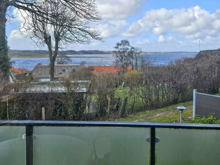 Vacation home with yard, patio & BBQ | Sea view — photo 2