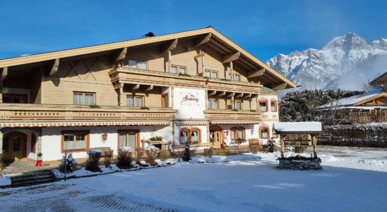 Charming holiday apartment with terrace, sauna & garden | Next to the ski | Pet-friendly in Maria Alm am Steinernen Meer