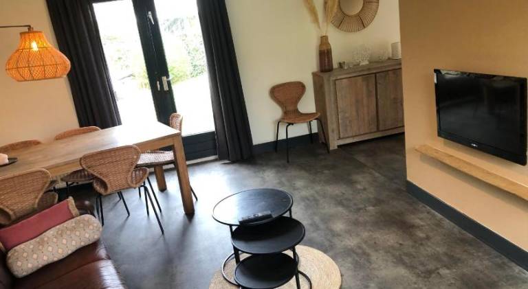 House with garden & jacuzzi — photo 2