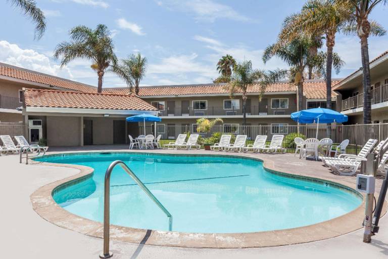 Travelodge by Wyndham Hemet CA — photo 2