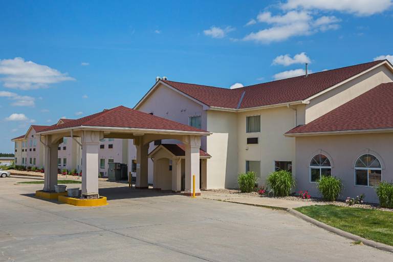 Motel 6 Omaha, NE - IAT West in Omaha, NE