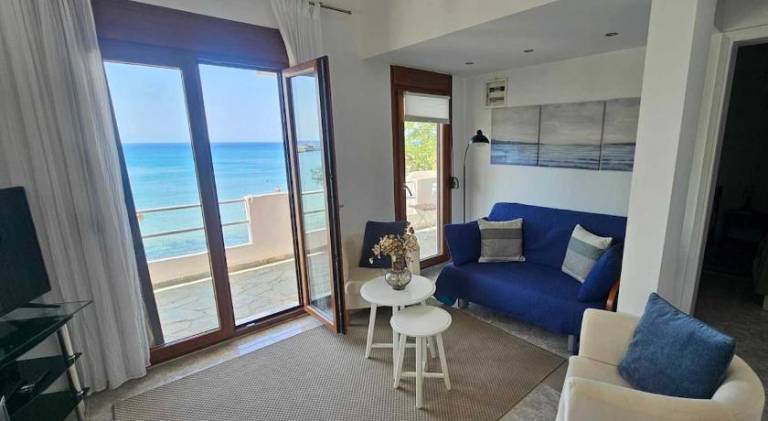 Beach Front House — photo 2